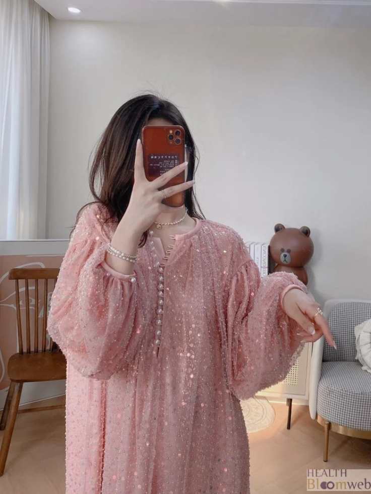 Aesthetic Girl Poses Instagram Hidden Face Mirror Selfie